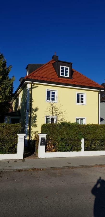 Helle Und Ruhige Dachgeschosswohnung Μόναχο Εξωτερικό φωτογραφία
